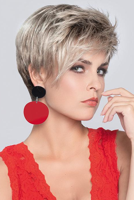 Point by Ellen Wille in Sand Multi Rooted