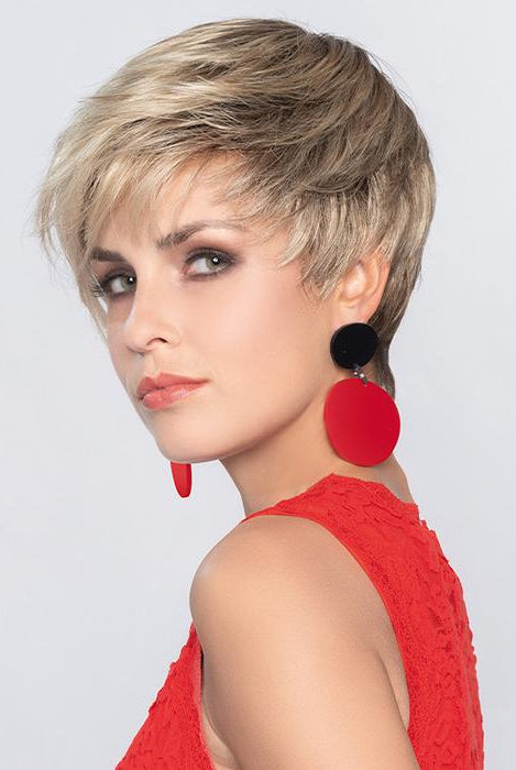 Point by Ellen Wille in Sand Multi Rooted