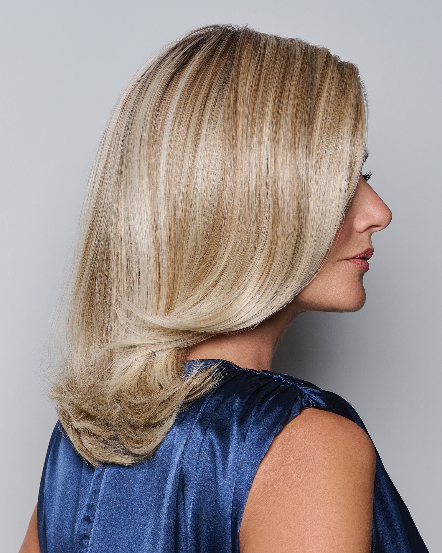 Showrunner Wig by Raquel Welch in Shaded Biscuit (RL19/23SS)