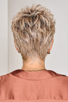 Straight Chic Wig by Raquel Welch in Shaded Biscuit (RL19/23SS)