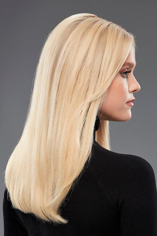 Model is wearing easiPart 18" HH and 7 easiPieces in Laguna Blonde (FS24/102S12)