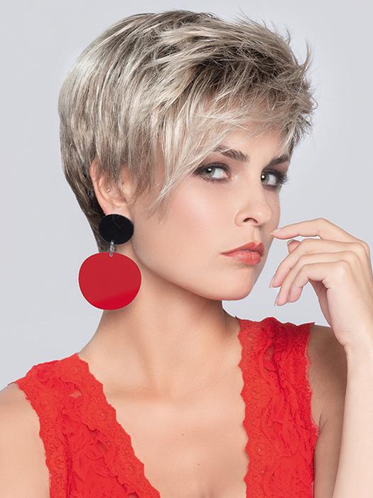 Point by Ellen Wille in Sand Multi Rooted